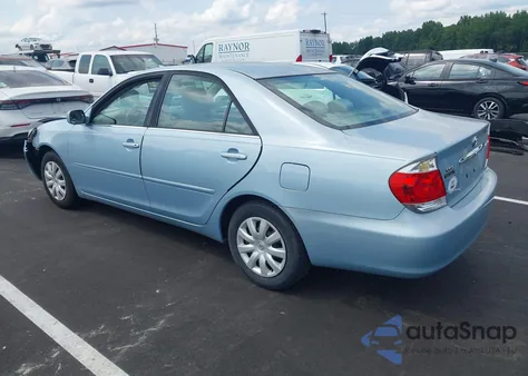 2005 Toyota Camry Le z USA, uszkodzony, nr VIN 4T1BE32K75U979568